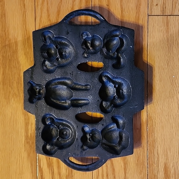 Source Unknown Kitchen Cast Iron Teddy Bear Mold Poshmark
